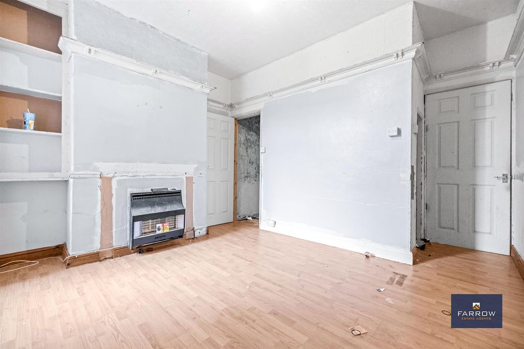 Property photo 3 of 20 Dining Room