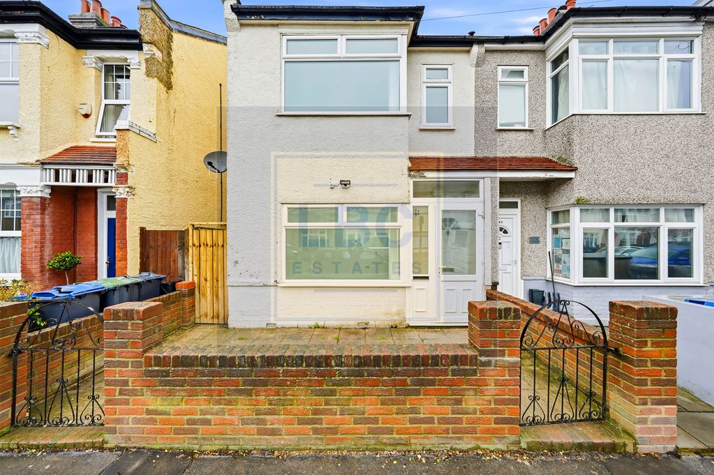 Property photo 3 of 32