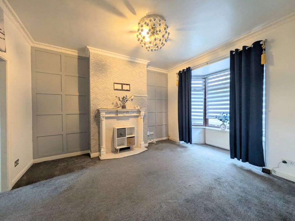 Property photo 2 of 7 d700703E-07c6-46B8-A577-7777Addc2Eda
