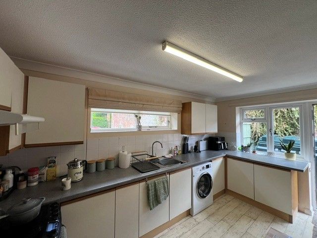 Property photo 3 of 7 Kitchen