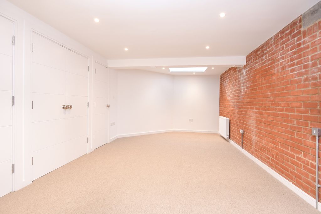 Property photo 3 of 8 402725 (3)