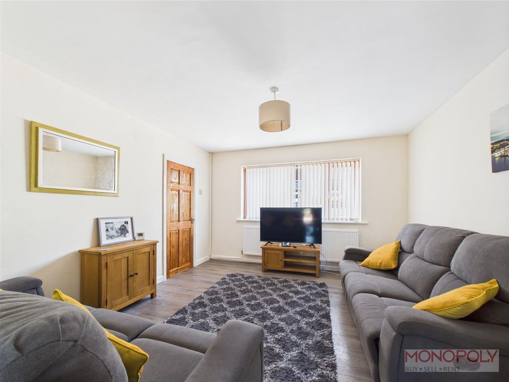 Property photo 2 of 11 Lounge
