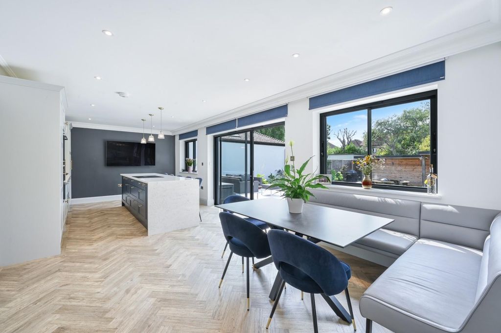 Property photo 2 of 18 Purberry Grove, 9- (16).Jpg