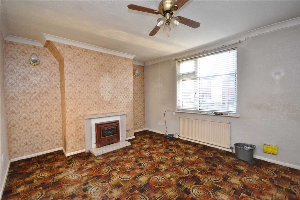 Property photo 2 of 12 Lounge