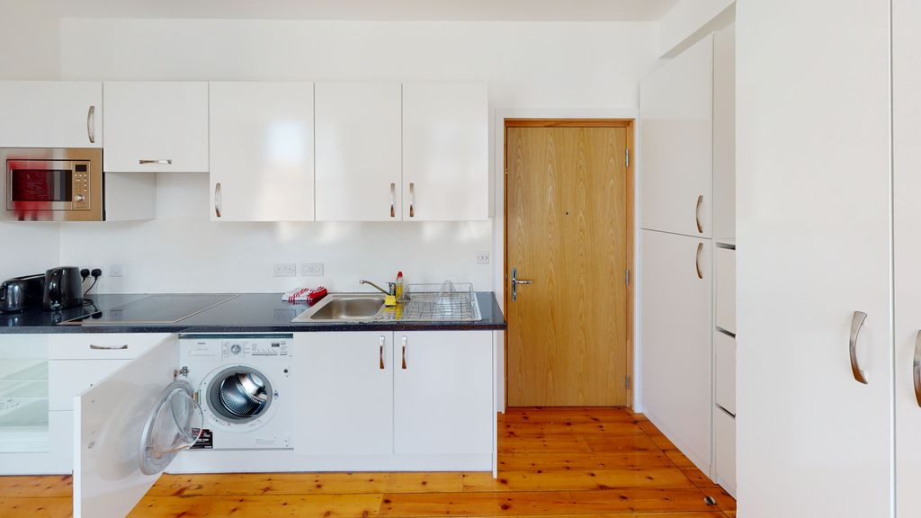 Property photo 2 of 5 Kitchen