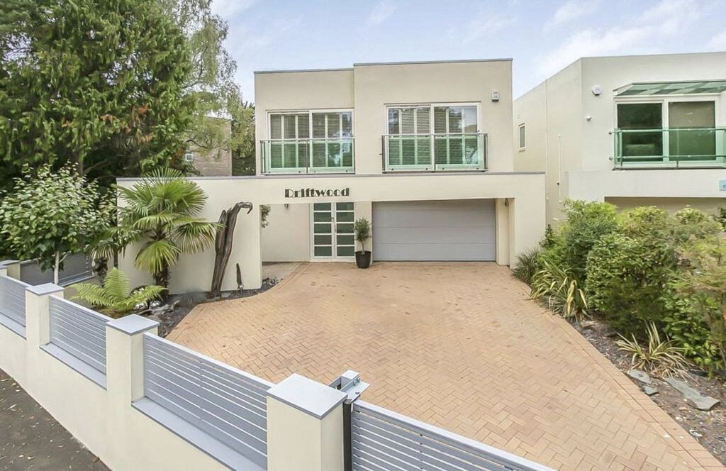 Property photo 1 of 21 Crichel Mount Road