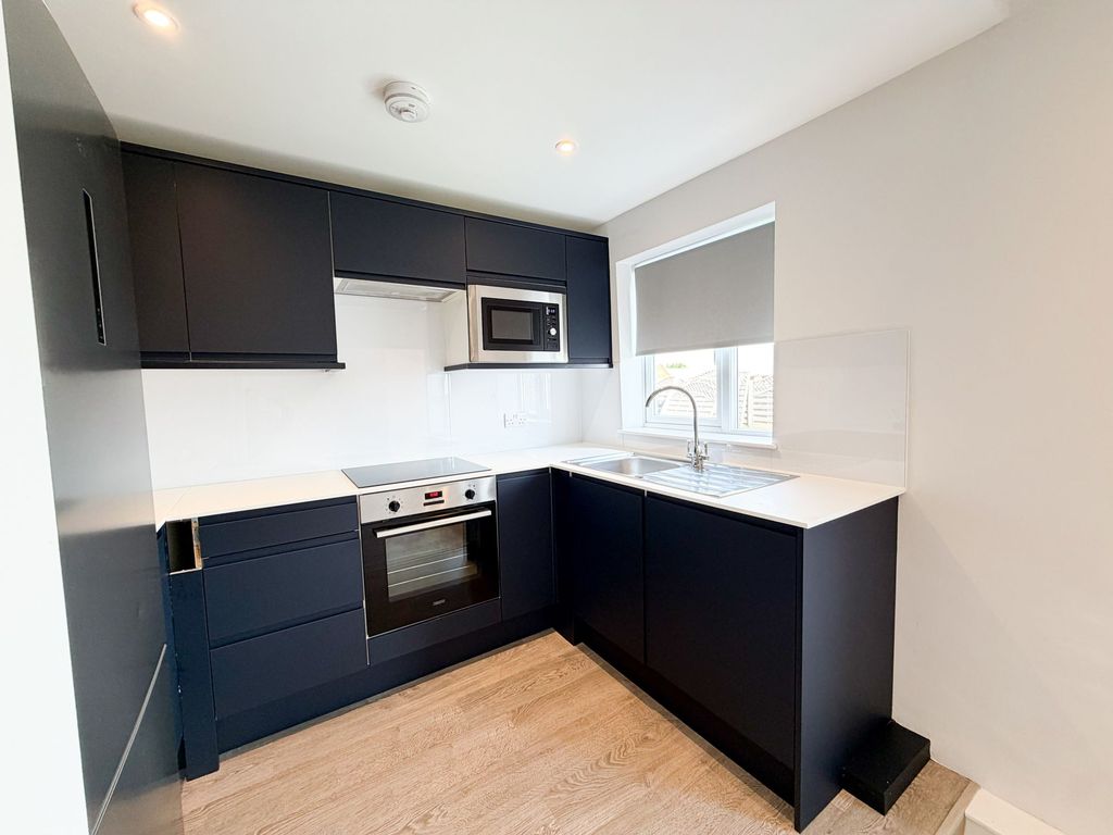 Property photo 1 of 11 High Rd Leytonstone E11
