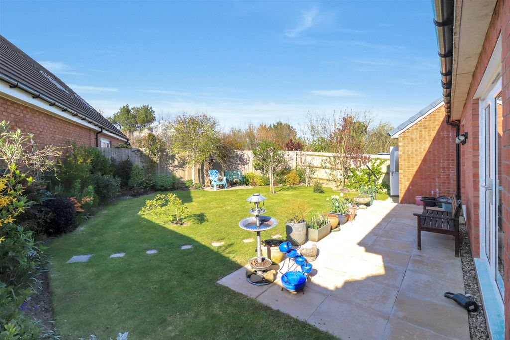 Property photo 2 of 16 Picture No. 13