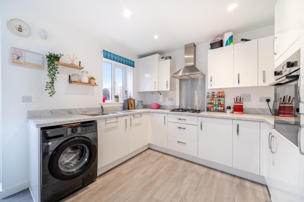 Property photo 3 of 19 Kitchen