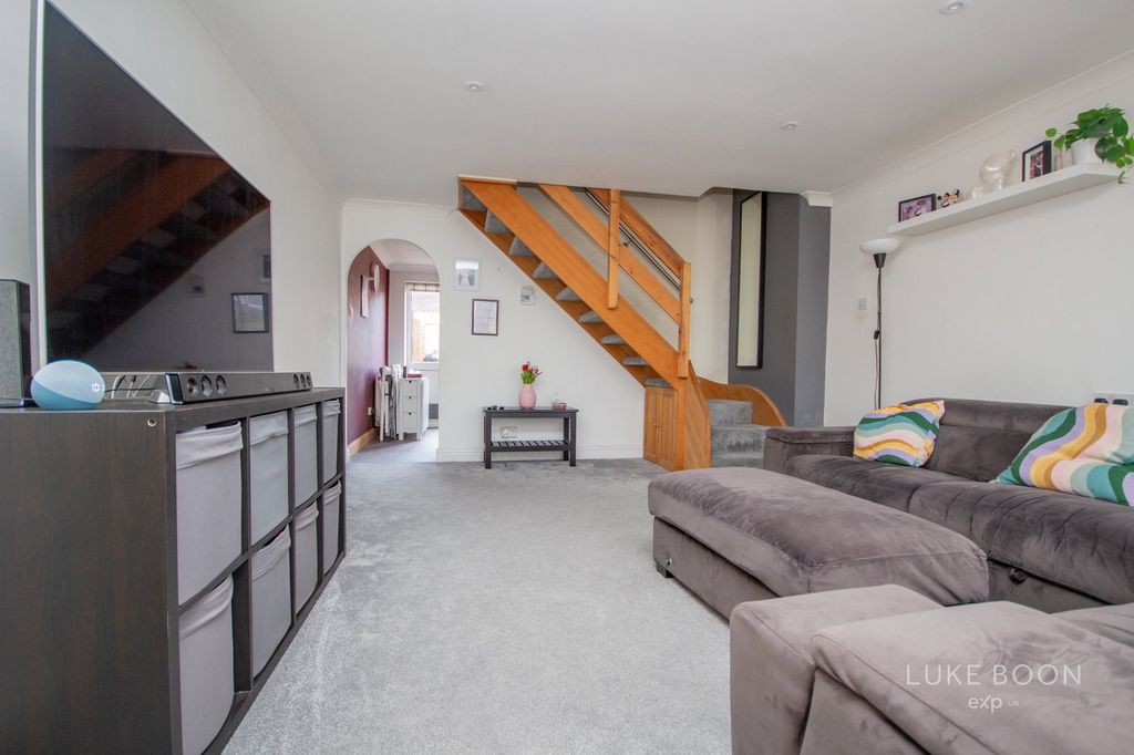 Property photo 3 of 10