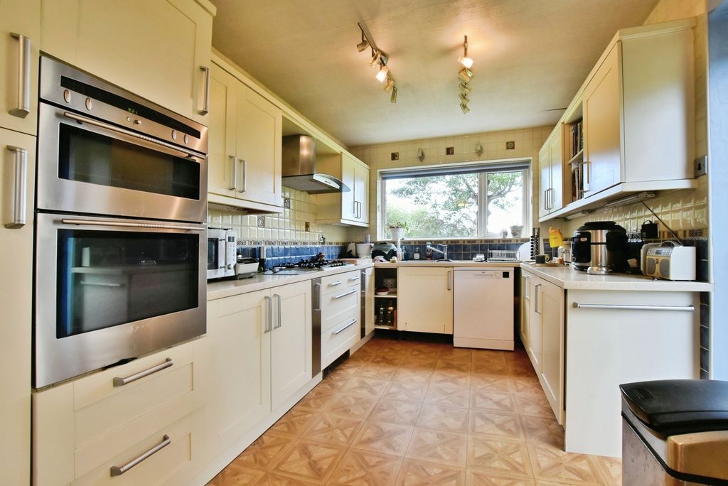 Property photo 2 of 15 Kitchen