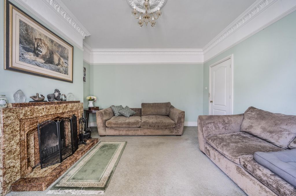 Property photo 3 of 15 1298783-18-6839dc...