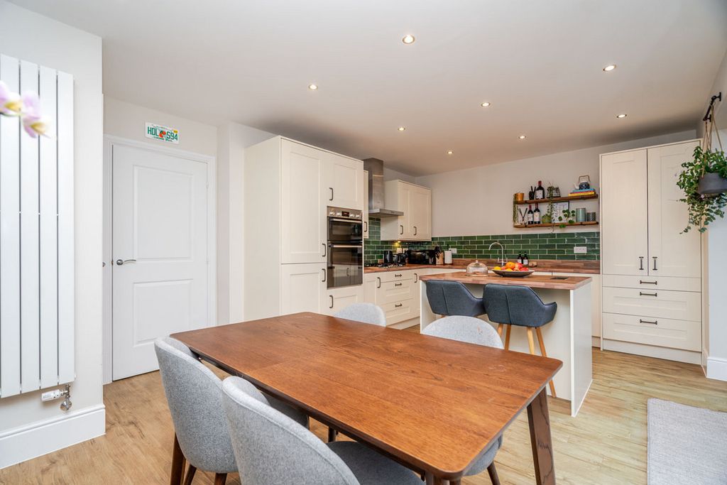 Property photo 2 of 26