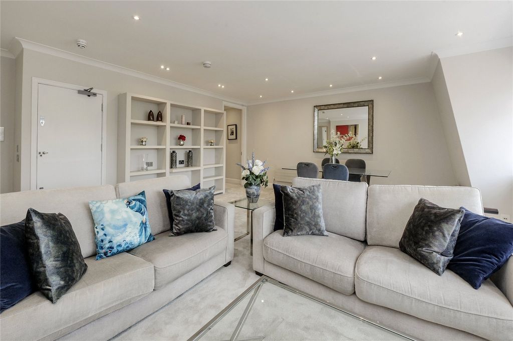 Property photo 3 of 12 Reception