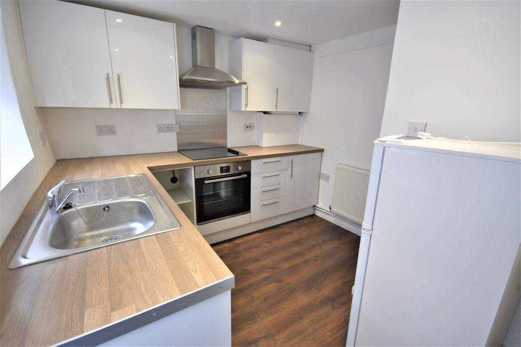Property photo 3 of 9 Kitchen
