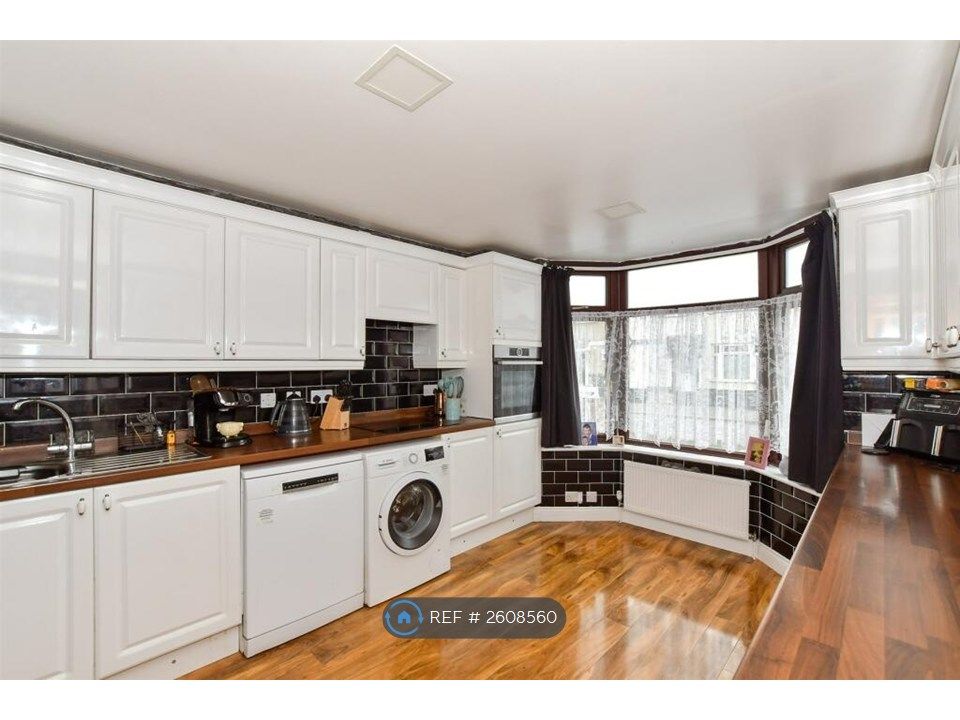 Property photo 3 of 16 Kitchen