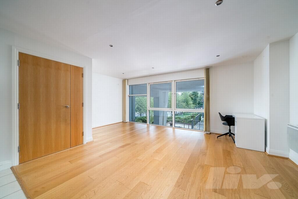 Property photo 1 of 12 Photo 12
