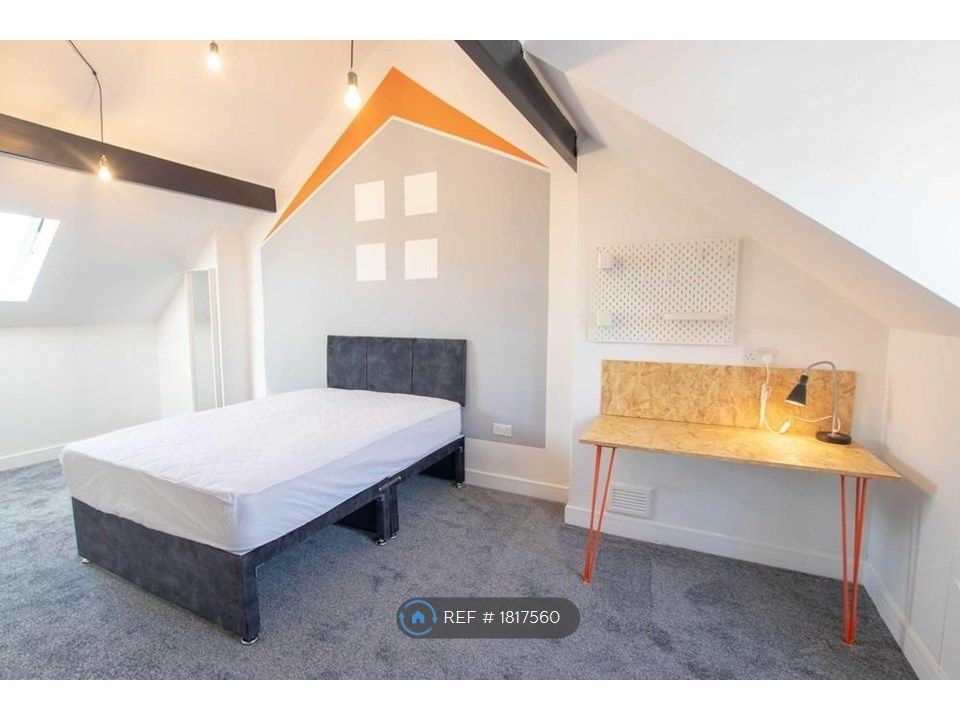 Property photo 1 of 18 Bedroom 5