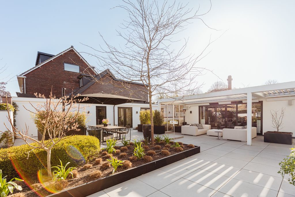 Property photo 2 of 19