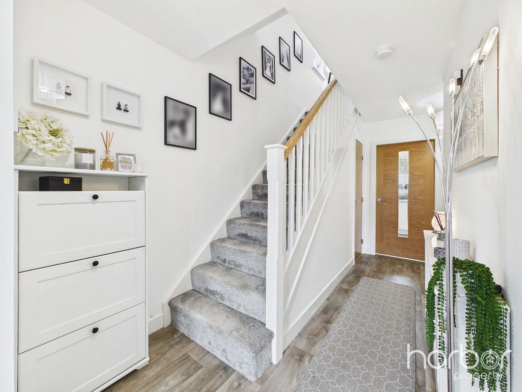 Property photo 2 of 14 5180684