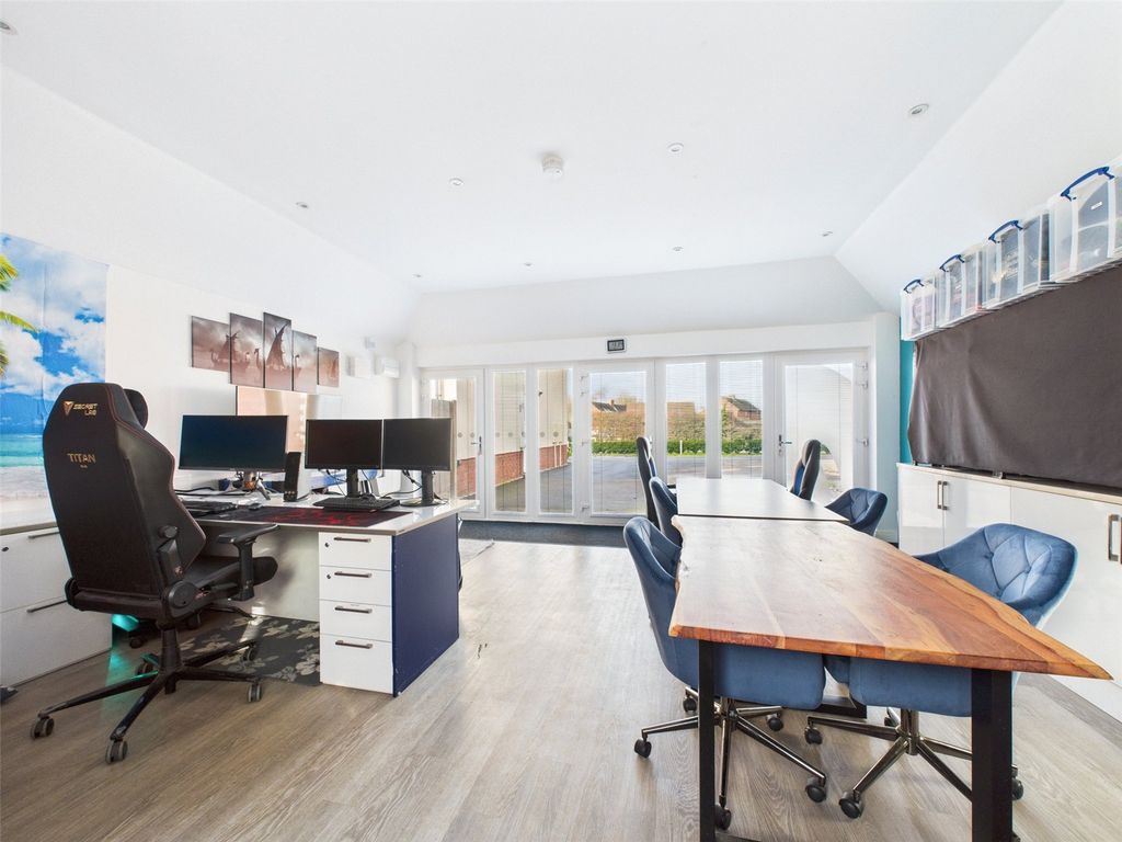 Property photo 3 of 30 Picture No. 23