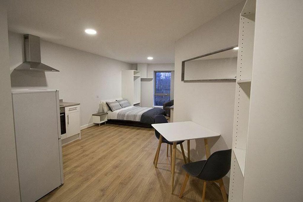 Property photo 1 of 5 This Modern Double Bedroom Features A Cozy Layout ...