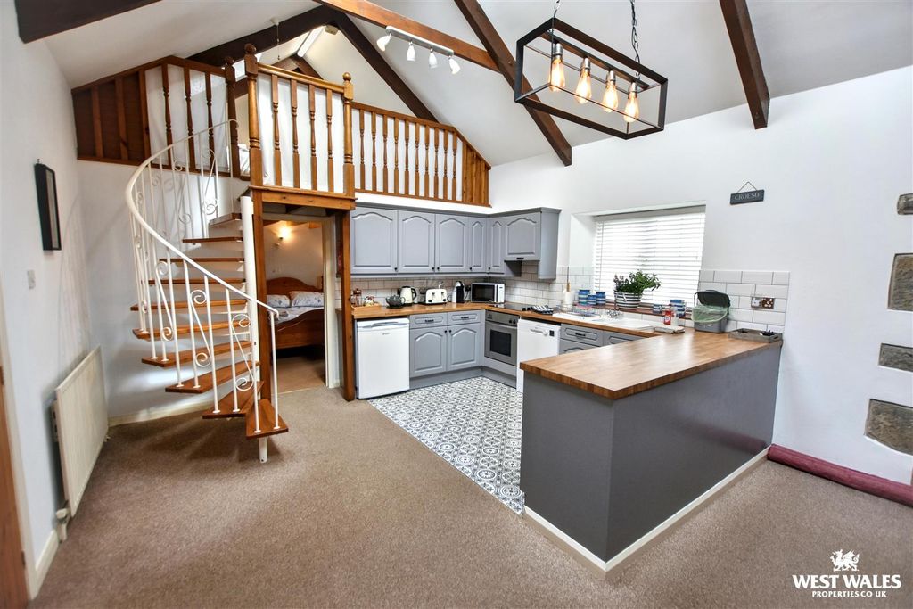 Property photo 3 of 31 4 (2).Jpg