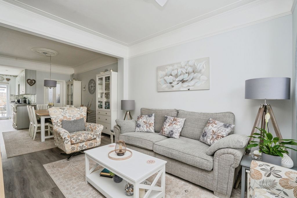 Property photo 3 of 23 Pbox-Img.Jpg