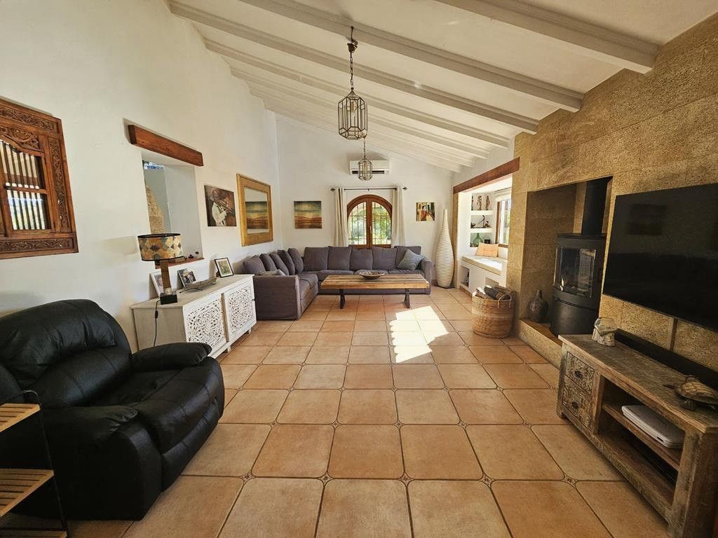 Property photo 3 of 46