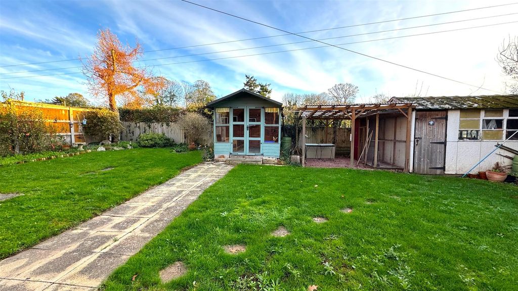 Property photo 3 of 14 Garden (1).Jpg