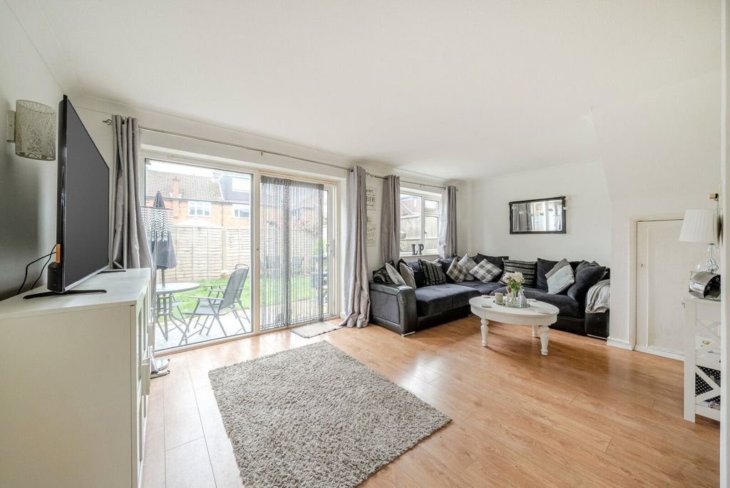 Property photo 2 of 10 1424890-16-69Aecd...