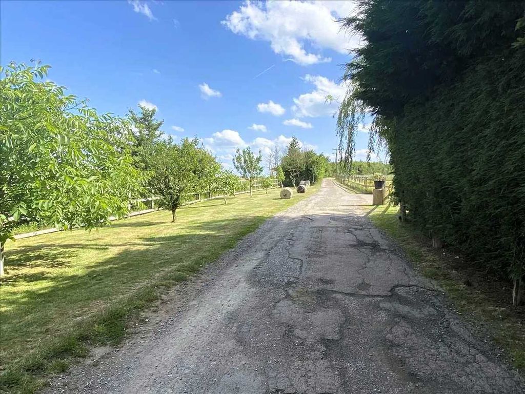 Property photo 3 of 28 Private Driveway