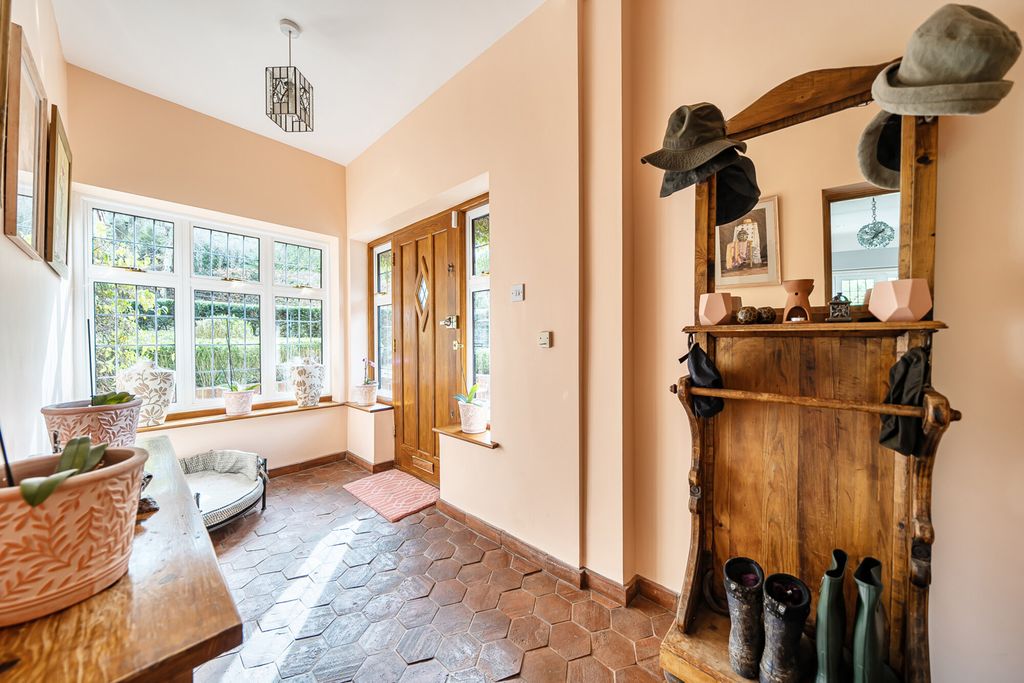 Property photo 2 of 33 1434703-10-69Bd69...