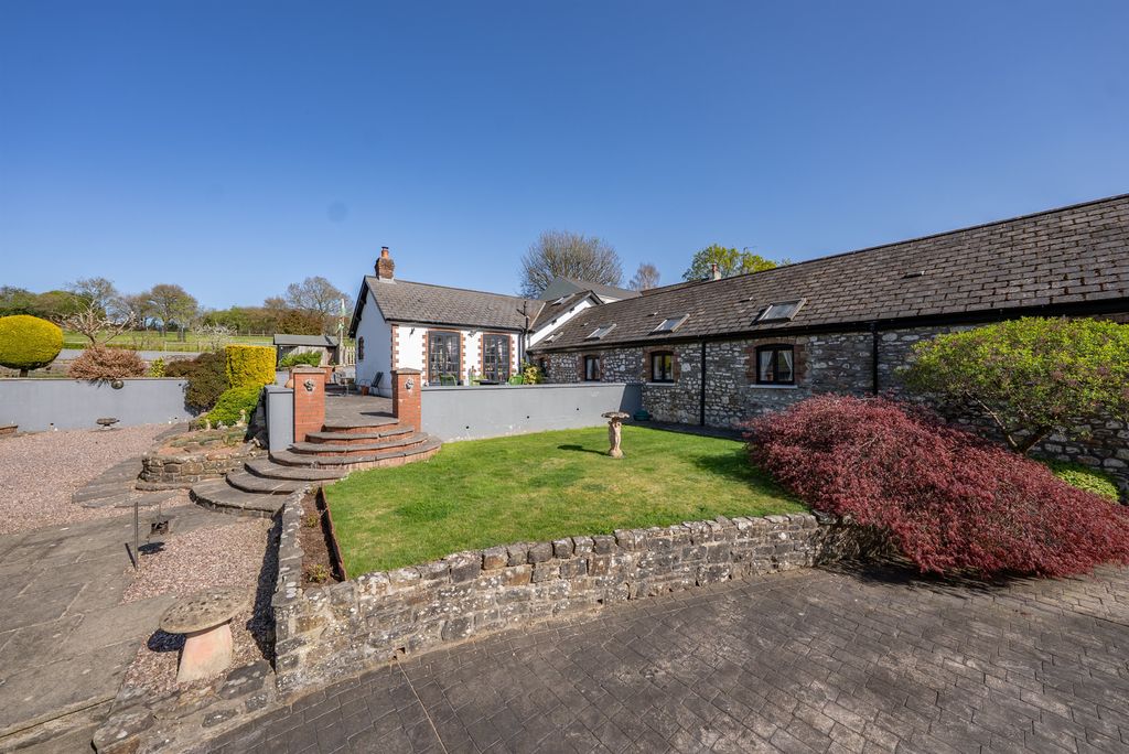 Property photo 2 of 35