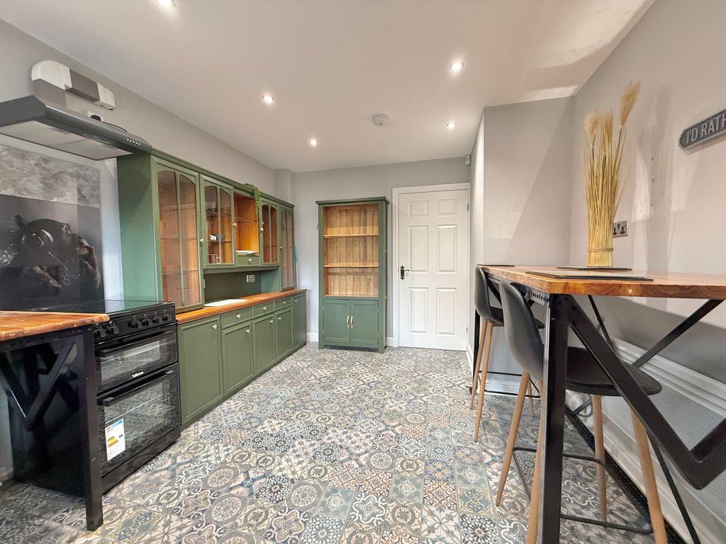 Property photo 2 of 14 Breakfast Kitchen