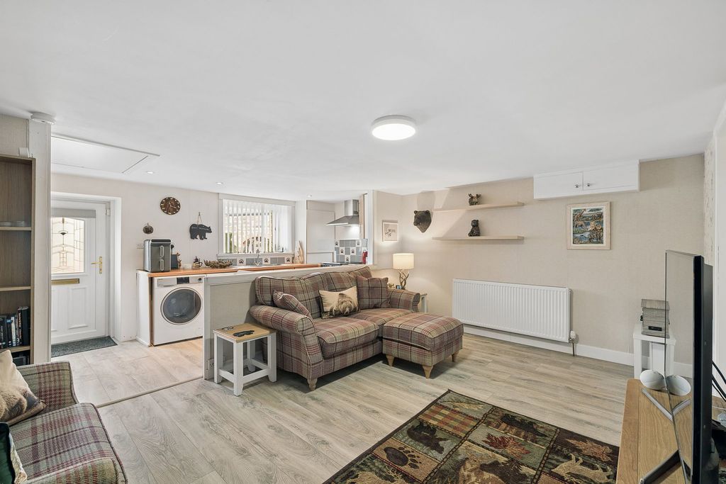 Property photo 3 of 37