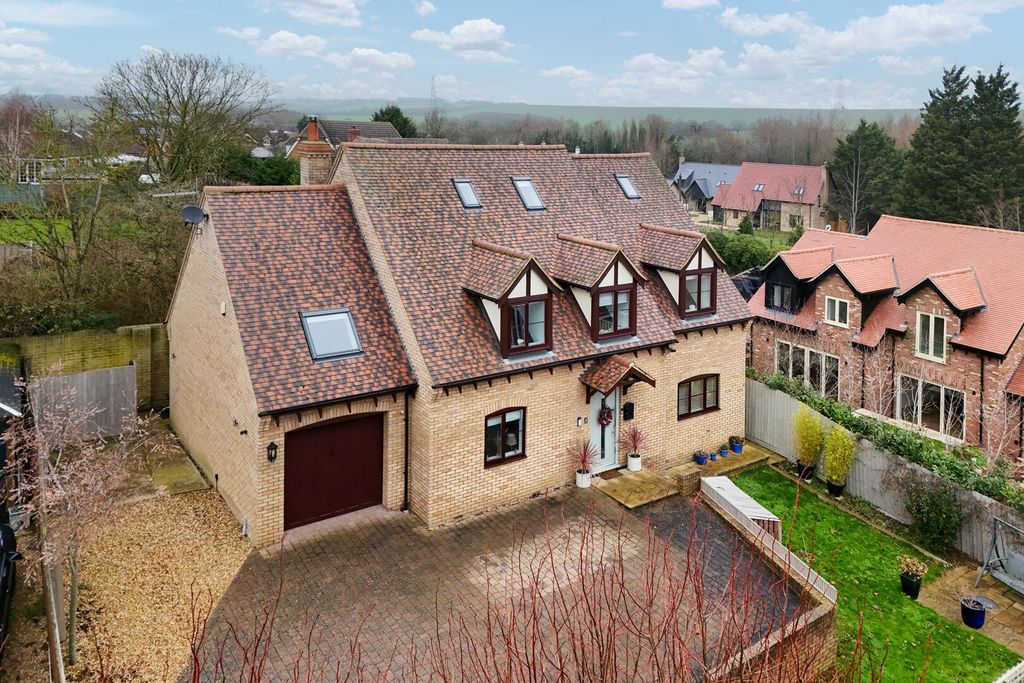 Property photo 1 of 21 Front (Exterior)