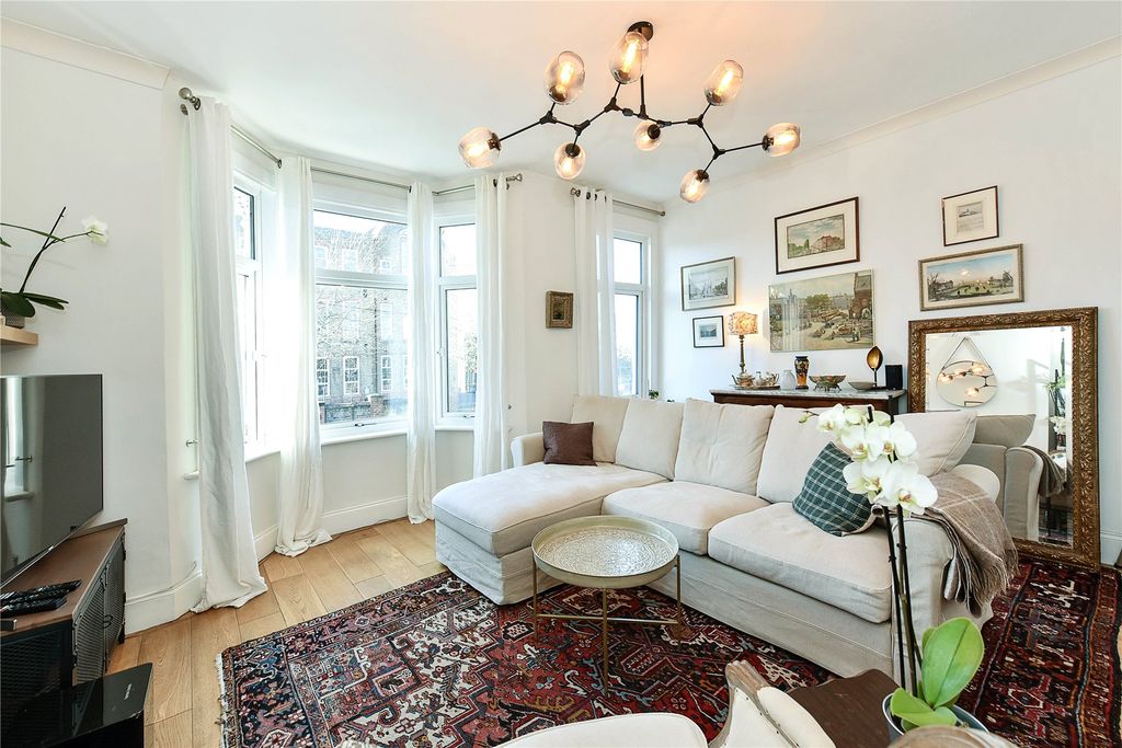 Property photo 3 of 11 Reception