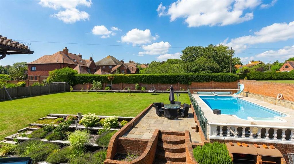 Property photo 3 of 58