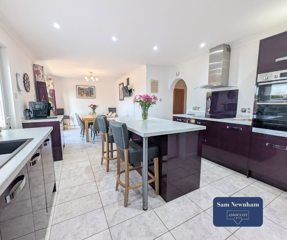 Property photo 3 of 14 Kitchen