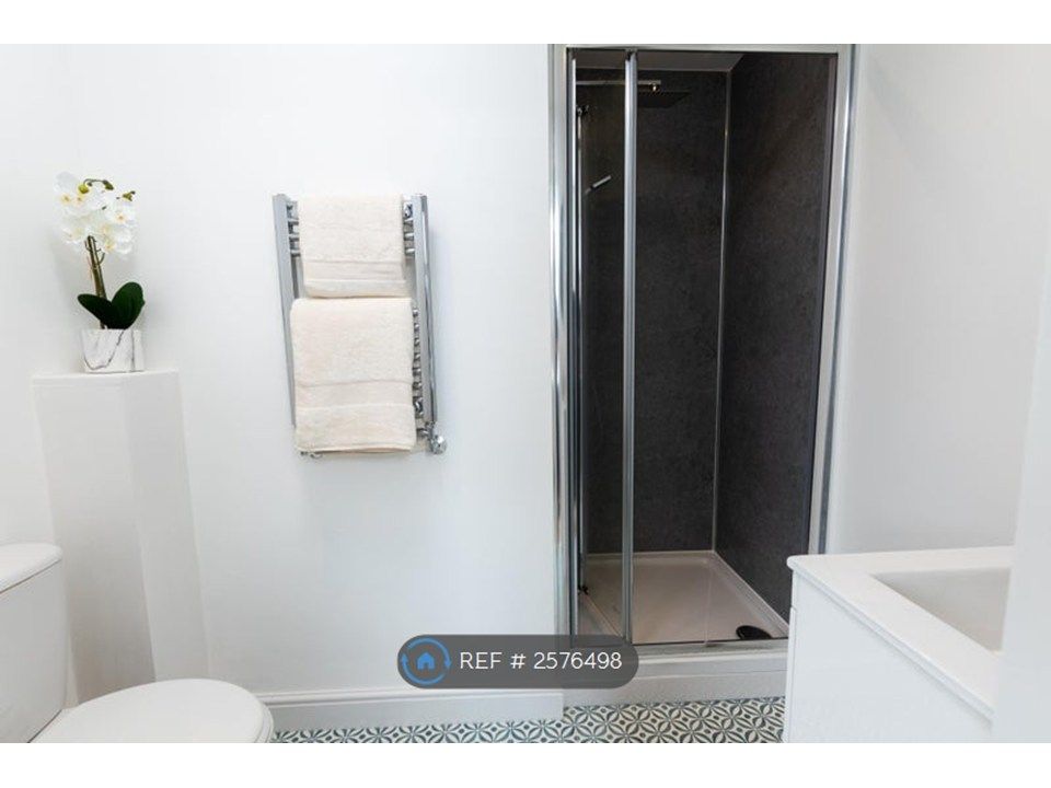 Property photo 2 of 10 En Suite