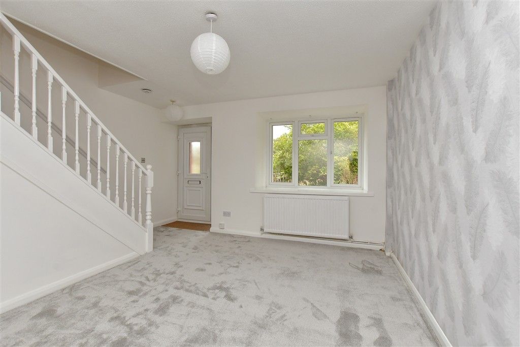 Property photo 3 of 10 Lounge