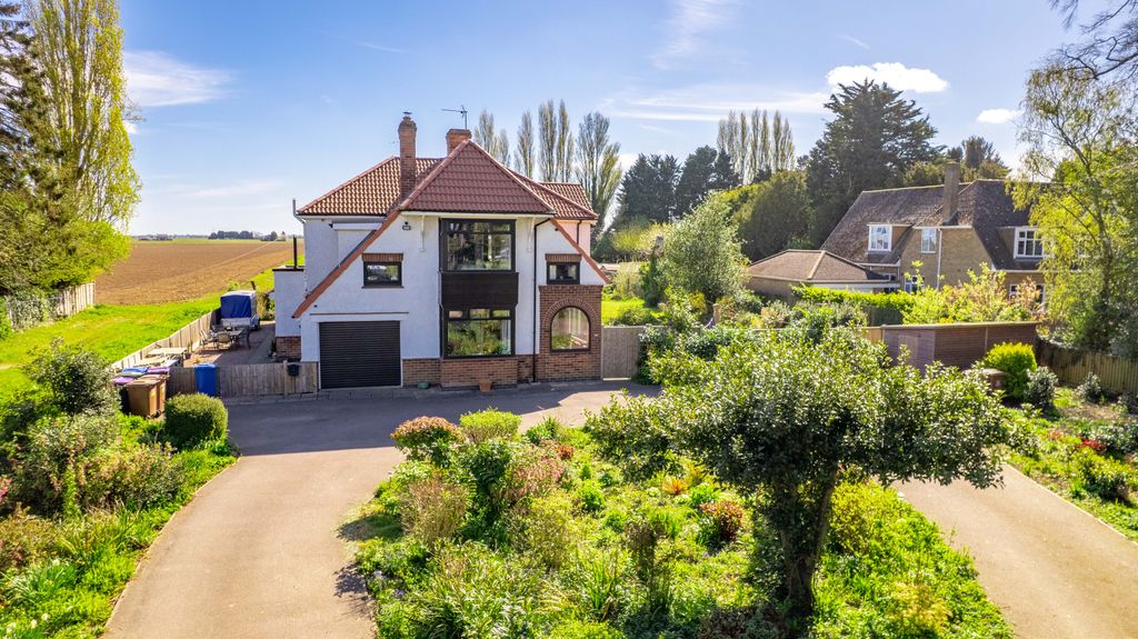 Property photo 1 of 52