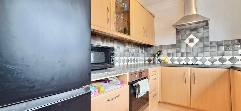 Additional image 8 of 2 bed flat for saleGloddaeth Avenue, Llandudno LL30