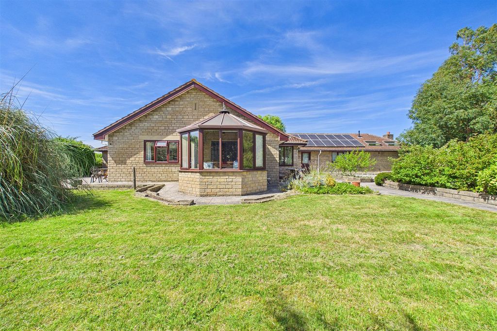 Property photo 1 of 28