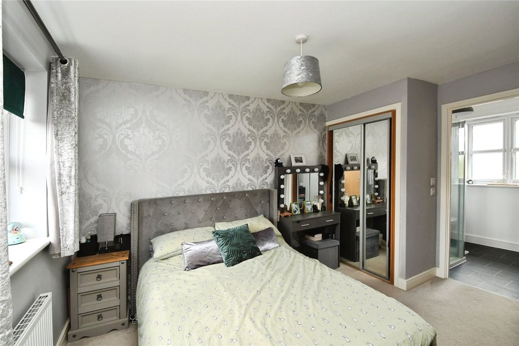 Property photo 3 of 34 Picture No. 25