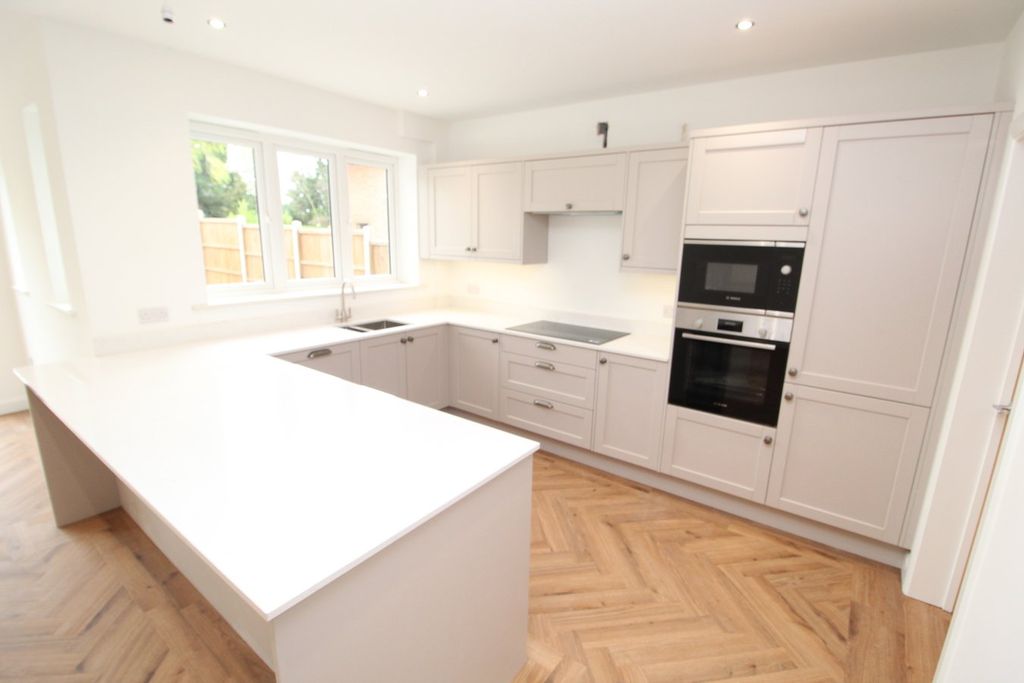 Property photo 3 of 25 Kitchen