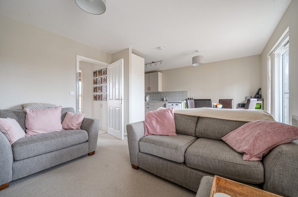 Property photo 3 of 17 1421988-11-69B3F9...