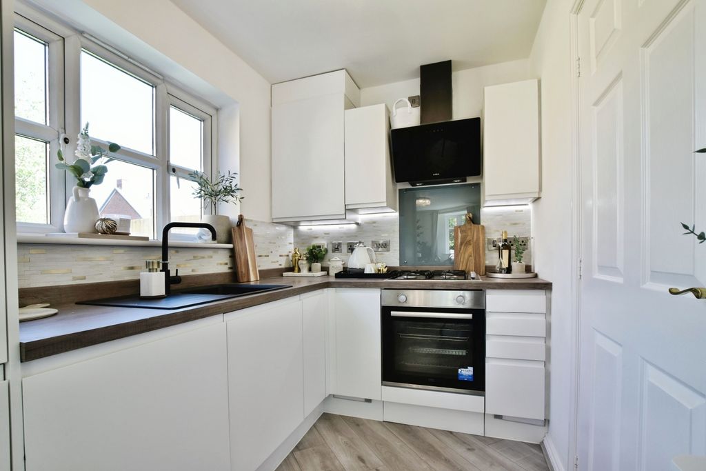 Property photo 2 of 20 Kitchen