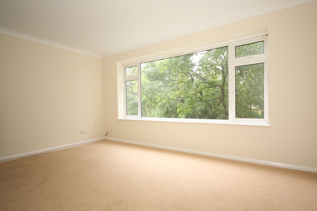 Property photo 1 of 6 Living Area